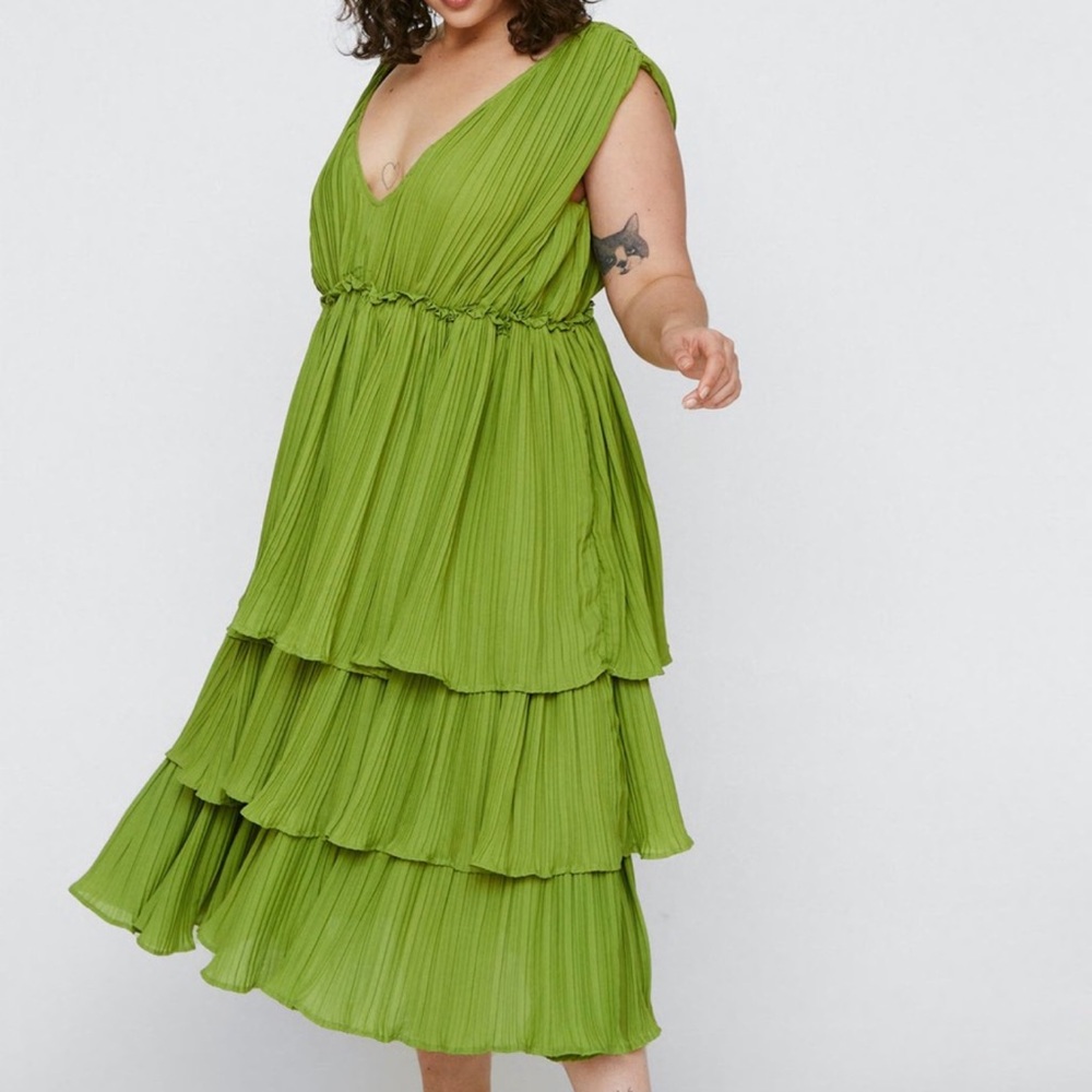 Nasty Gal plus size lime  pleated tiered midi dress